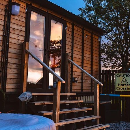 Hotel The Horrrsebox Tinyhouse Glamping Garadice Exterior foto