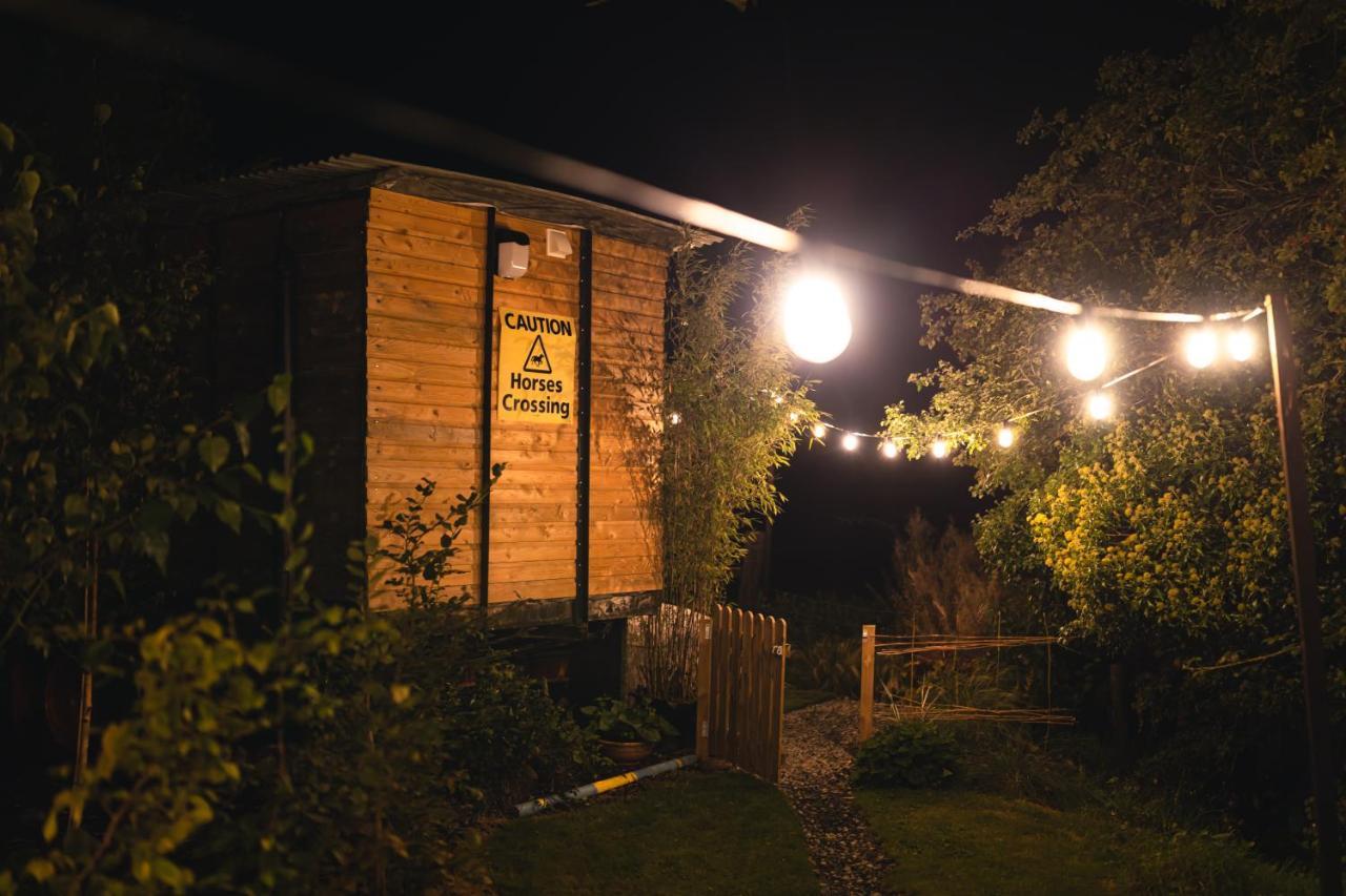 Hotel The Horrrsebox Tinyhouse Glamping Garadice Exterior foto